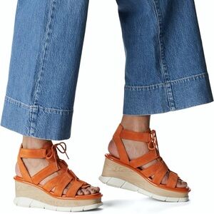 Sorel Women’s Joanie III Lace Wedge Retro Sandals In Desert Sun Chalk Size 8